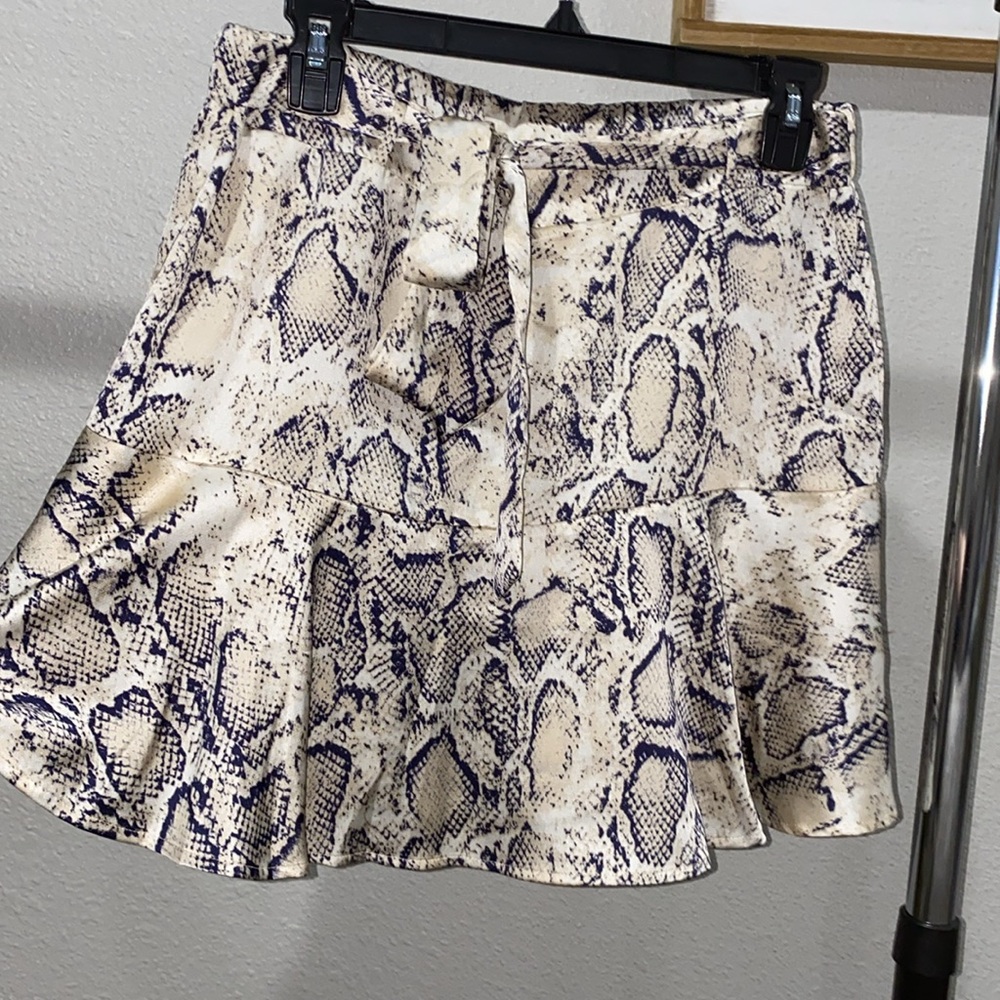 Snake Print Skort🖤 - Picture 2 of 4